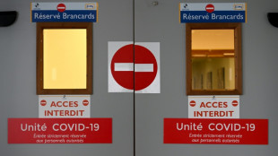 Covid: les hospitalisations continuent de baisser légèrement