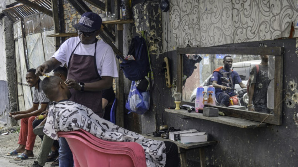 On Kinshasa's streets hairdressers make a quick buck