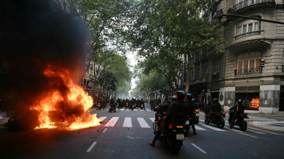 Argentina registra ao menos 20 feridos e mais de 100 detidos em confrontos durante manifestação