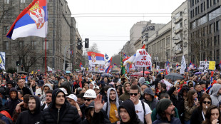 Serbia, tra 275.000 e 325.000 manifestanti oggi a Belgrado